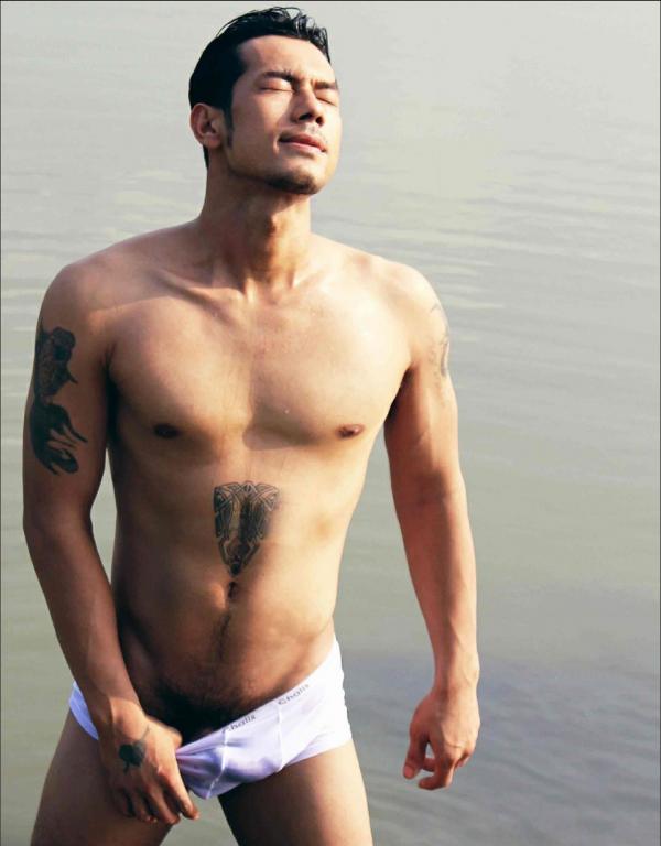 MAN-OMG-3---Guy-On-Hot-Street